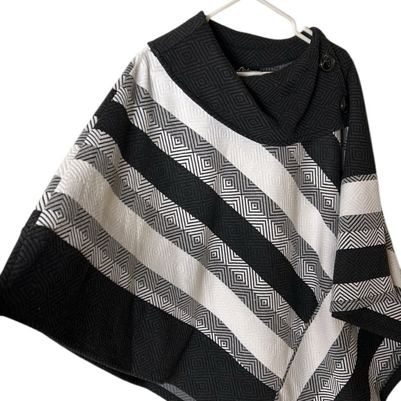 Y2K colorblock poncho,cape,women ,one size , black & white,Canada made ,EC - Picture 5 of 13